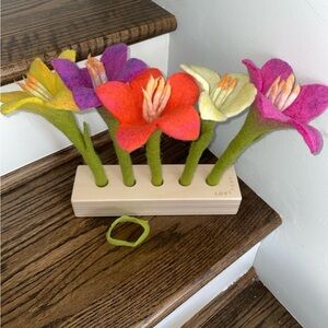 💐 Lovevery Felt Flowers